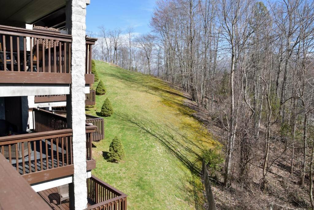 Ferienwohnung Cozy Mountain Getaway! Mountain Views! 2 Bed, 2 Bath, Sleeps 6 Gatlinburg Exterior foto