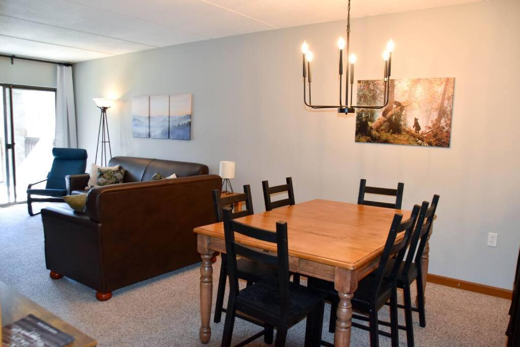 Ferienwohnung Cozy Mountain Getaway! Mountain Views! 2 Bed, 2 Bath, Sleeps 6 Gatlinburg Exterior foto