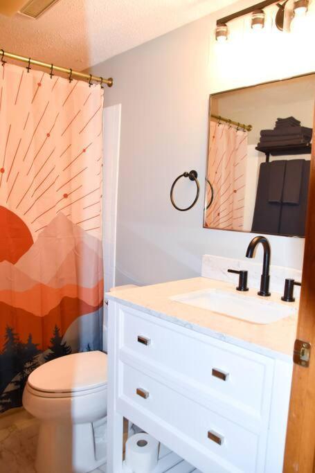 Ferienwohnung Cozy Mountain Getaway! Mountain Views! 2 Bed, 2 Bath, Sleeps 6 Gatlinburg Exterior foto