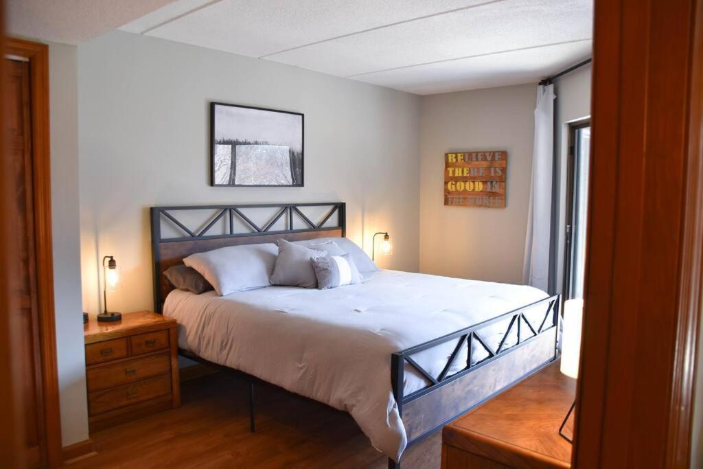 Ferienwohnung Cozy Mountain Getaway! Mountain Views! 2 Bed, 2 Bath, Sleeps 6 Gatlinburg Exterior foto