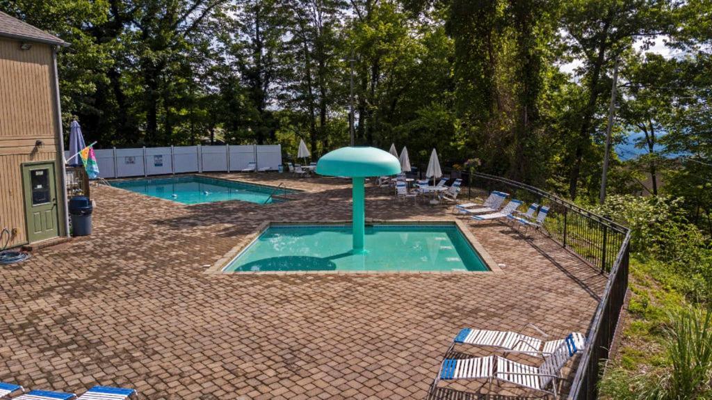 Ferienwohnung Cozy Mountain Getaway! Mountain Views! 2 Bed, 2 Bath, Sleeps 6 Gatlinburg Exterior foto